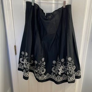 East5th Black knee length pleated skirt size 18